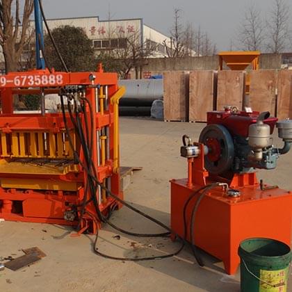 QT4-40 Small Diesel Hydraulic Brick Making Machine