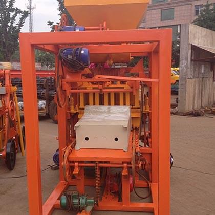 QTJ4-26 A Semi Automatic Concrete Block Making Machine