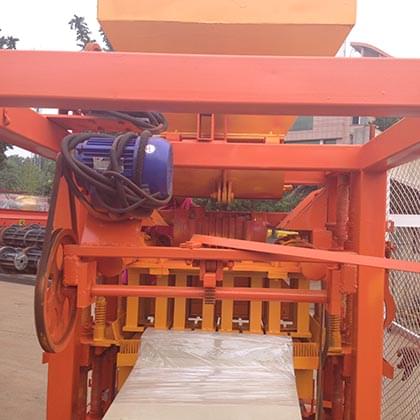 QTJ4-26 A Semi Automatic Concrete Block Making Machine