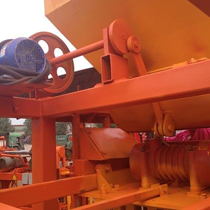 QTJ4-26 A Semi Automatic Concrete Block Making Machine